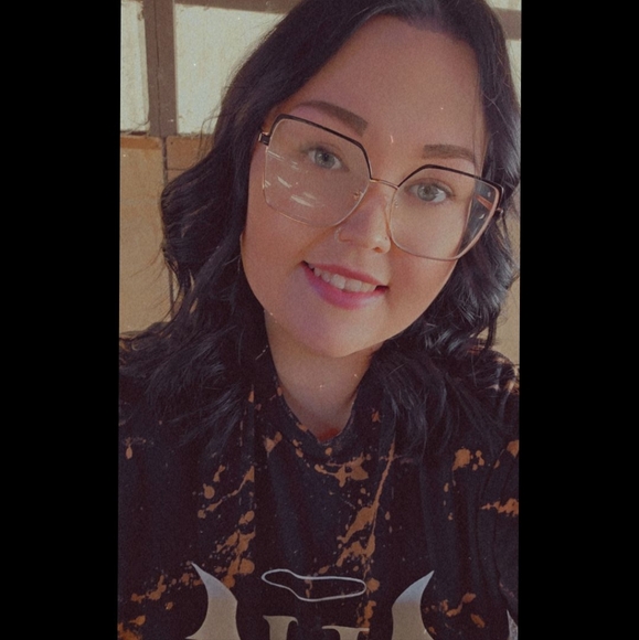 Meet your Posher, Sierra - Picture 1 of 1